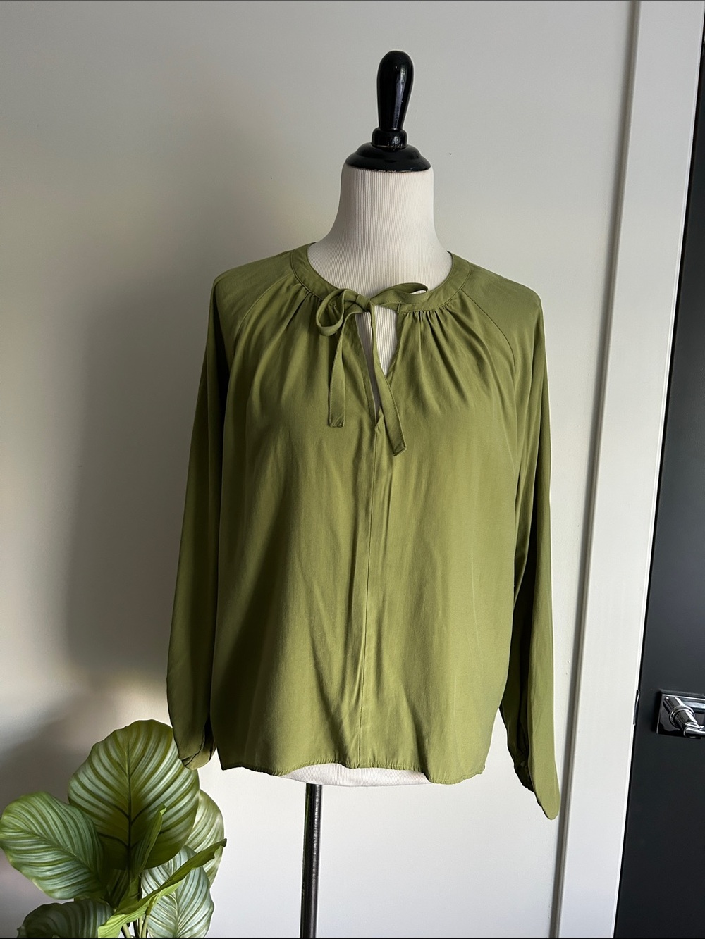 Olive green L loose fit long sleeve blouse